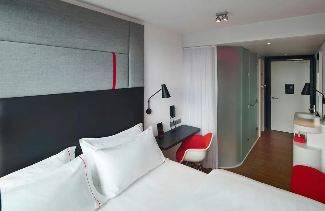 citizenM London Victoria Station-1